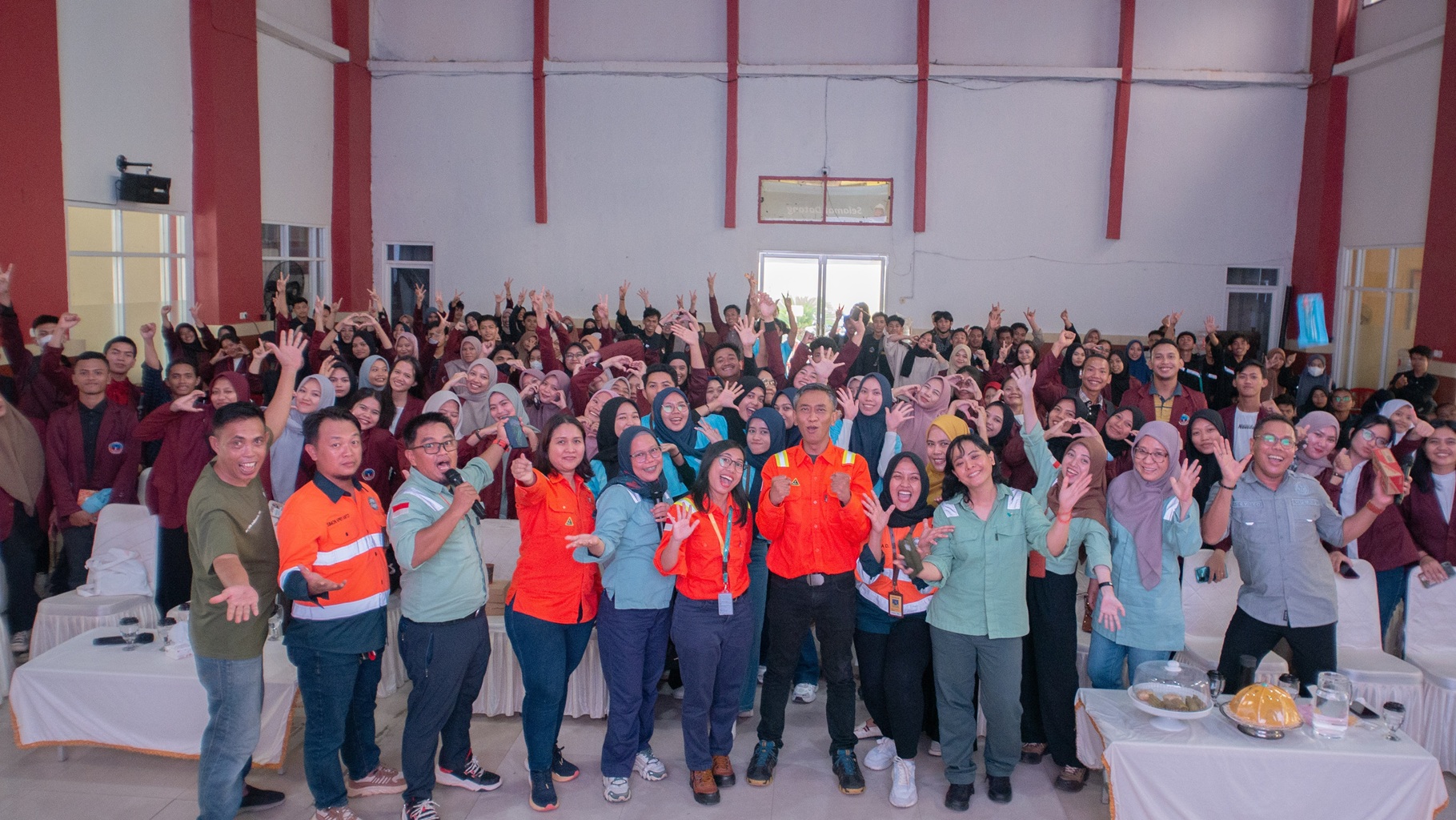 Ratusan mahasiswa Universitas Sembilanbelas November (USN) Kolaka mengikuti Campus Roadshow and Sharing Knowledge yang diselenggarakan oleh PT Vale Indonesia Tbk (PT Vale)  Growth Project (IGP) Pomalaa yang dipusatkan di Auditorium USN Kolaka, Senin (15/1/2024). 