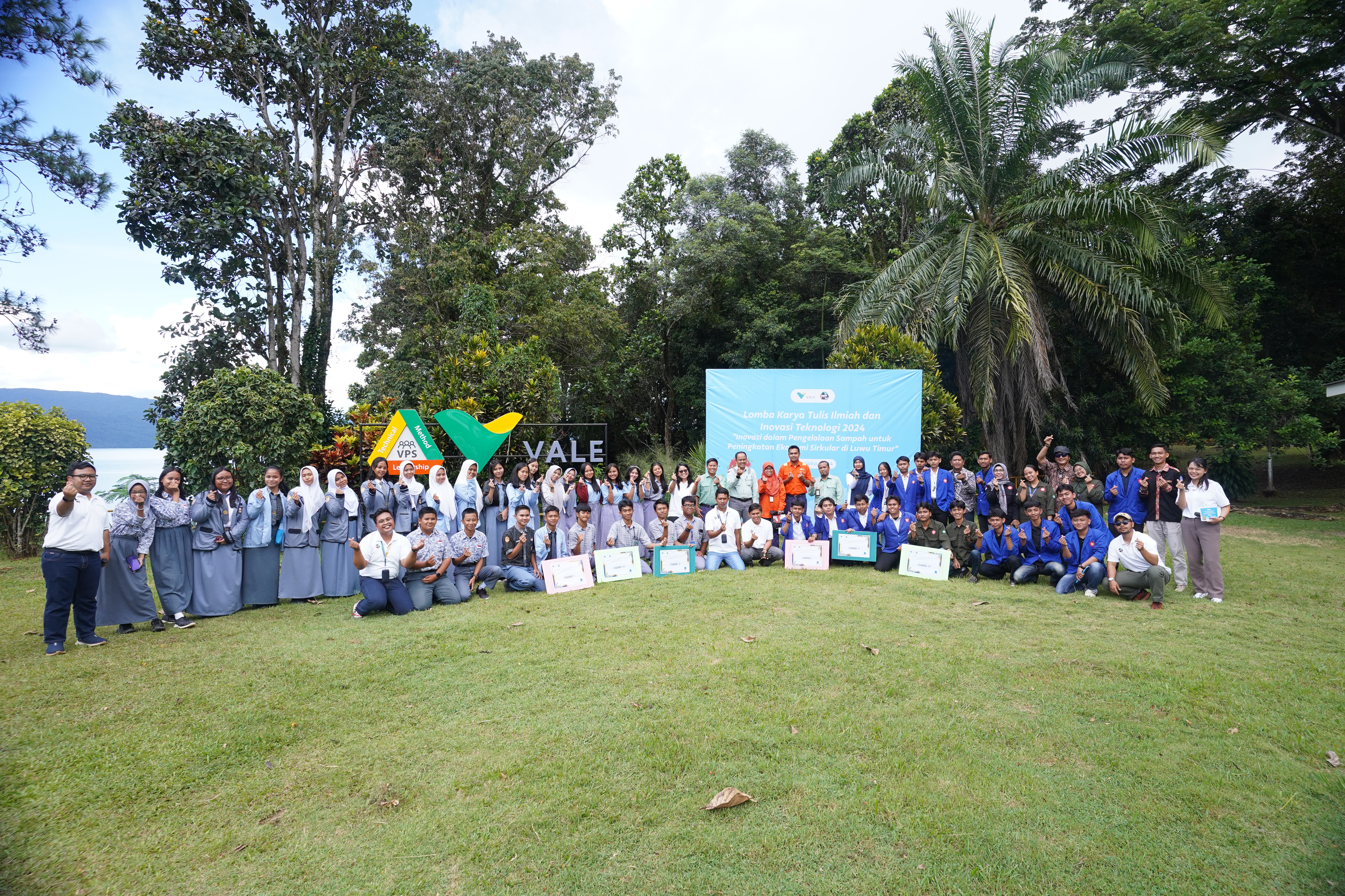 Rangkaian Peringatan Hari Peduli Sampah Nasional (HPSN) 2024 yang jatuh pada 21 Februari telah dilaksanakan PT Vale Indonesia Tbk (PT Vale). Lomba Karya Tulis Ilmiah dan Recycling Workshop yang digelar di Taman Antar Bangsa (TAB) Hall, Kamis (7/3/2024) menutup peringatan yang tiap tahun dilaksanakan perseroan. 