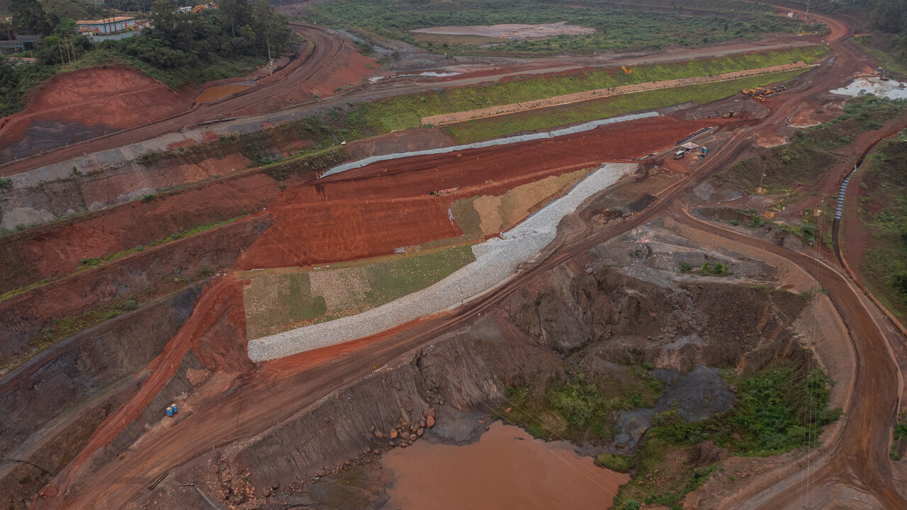 barragem área IX mina fábrica descaracterização