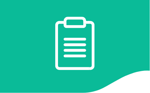 folha branca de papel em fundo verde