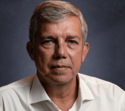 Na foto, Eduardo Bartolomeo, CEO da Vale. Ele tem cabelos grisalhos, olhos azuis e veste uma camisa branca