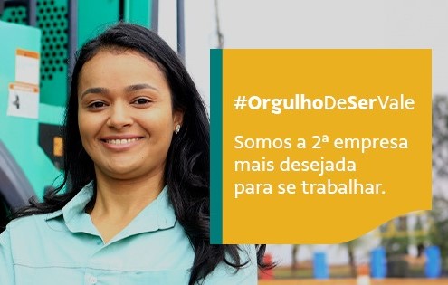 Imagem de uma funcionária sorrindo. Na frente está um box com amarelo, com a frase 